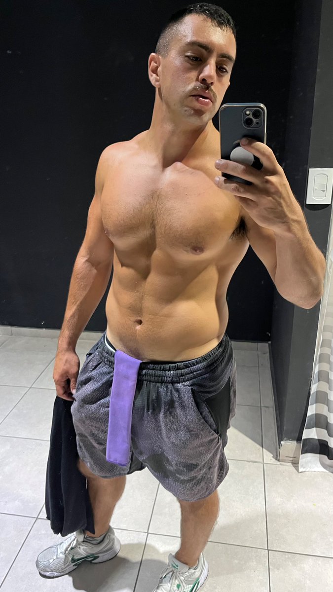 agusiceboy5's tweet photo. Entrenan los domingos? https://t.co/1ZOiGBJXqS