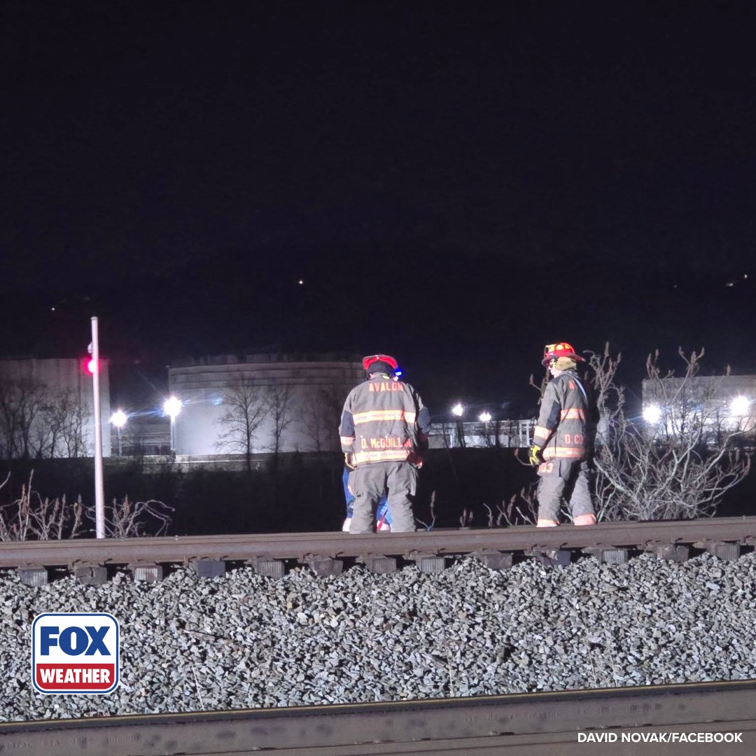 foxweather's tweet image. DRAMATIC RESCUE 🛟: An elderly fisherman was rescued on Saturday night after becoming trapped on a riverbank. Crews raced to save the man who was stuck 20 feet down a hillside on a rocky terrain.

#rescue #Pennsylvania #fisherman #Emsworth