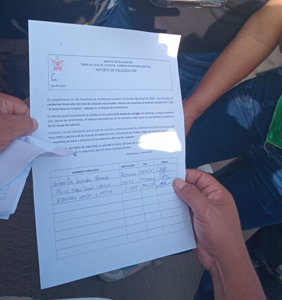 En Manchay se cansaron de esperar y cierran las mesas por falta de material electoral. Nadie vota. Estas elecciones deben ser anuladas.