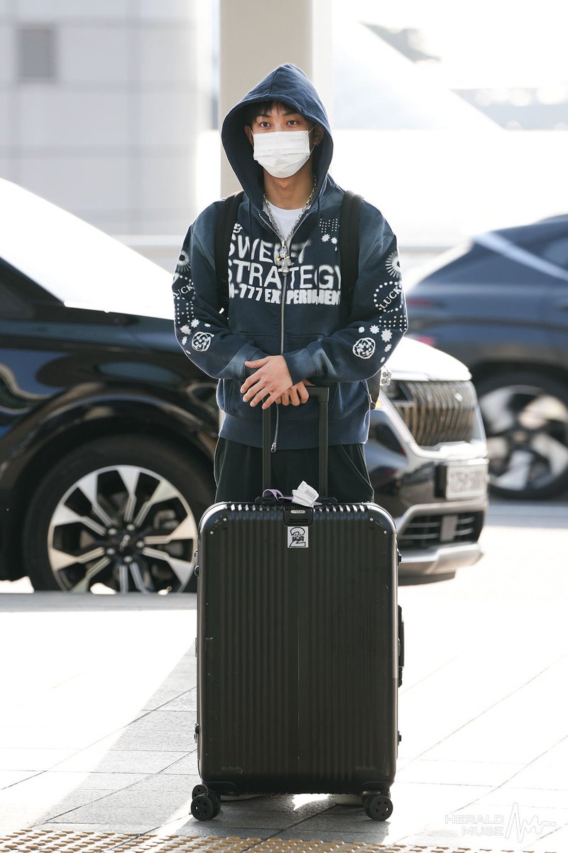 ryulngshot4sho's tweet photo. 📸 LNGSHOT Incheon Departure for K2O Songkran Music Festival in Thailand 🇹🇭

#LNGSHOT #롱샷 https://t.co/SpVSY6zK4K