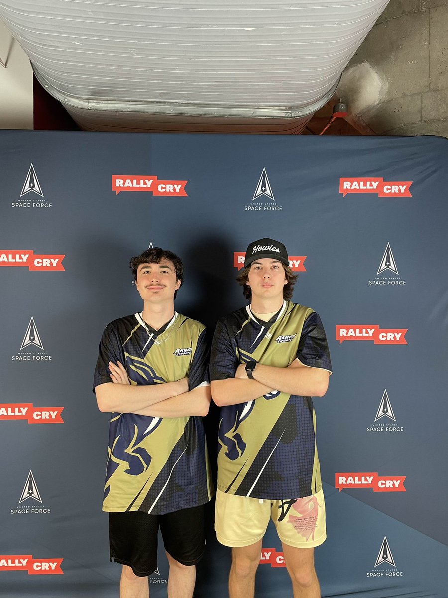 Syhloz's tweet photo. Won QCC. Was really fun and met so many cool people. S/O everyone we played, it was super fun . We get another win making it our 3rd lan win this year! https://t.co/IDffaU1lBY