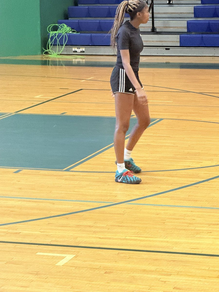 gessicah2027's tweet photo. AAU practice today. Getting ready for Ohio. Let’s go Duuuuvaaal 💪🔥🏀🏀 #travelball #girlsbasketballtraining #mindsetiseverything  #puttingtheworkin #preppingforohio @DuvalElite @cdfrancois https://t.co/JHXKT4QhWt