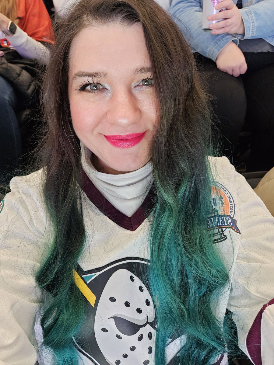 13reezee's tweet photo. Oop I think this game is to violent for me. 👀
#anaheimducks https://t.co/CJ9bprJaQ4
