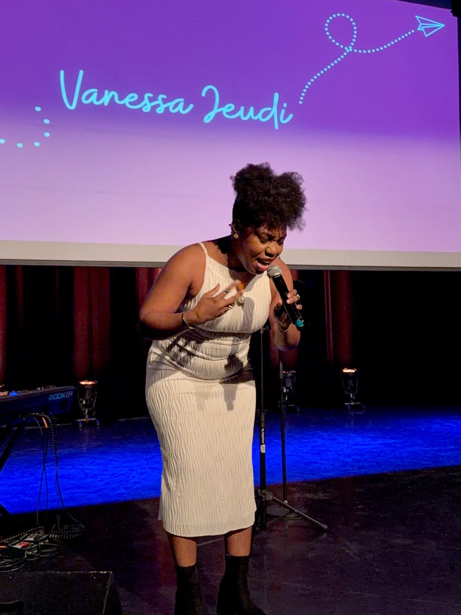 vanessajeudiht's tweet image. At @agir.outaouais ’ 35th anniversary. 

🎹: @maestro_samie 

#vanessajeudi #liveperformance #feminist