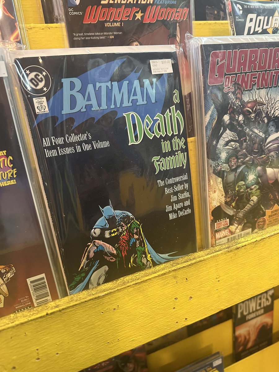 GlitchyBug_arts's tweet photo. i finally went to a comic store and found bunch of batman.

#brucewaynetwt we stay winning https://t.co/0B2r33ORer