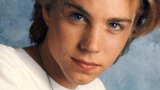 DrBuzz_Forensic's tweet image. Actor Jonathan Brandis was #BornOnThisDay April 13, 1976. Remembered for his TV role in the series #seaQuest DSV (1993-'96), where he received 4,000 fan letters a week. Passed in 2003 (age 27) from #suicide (hanging). #RIP #GoneTooSoon #MentalHealthMatters #SuicideAwareness #BOTD