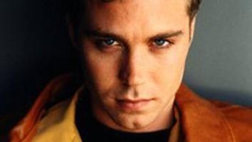 DrBuzz_Forensic's tweet image. Actor Jonathan Brandis was #BornOnThisDay April 13, 1976. Remembered for his TV role in the series #seaQuest DSV (1993-'96), where he received 4,000 fan letters a week. Passed in 2003 (age 27) from #suicide (hanging). #RIP #GoneTooSoon #MentalHealthMatters #SuicideAwareness #BOTD
