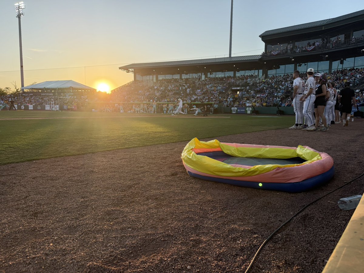 CasePointProd's tweet photo. And everyone, from Howard to Bradley Junior to Mo’Ne Davis and all crew, were beyond wonderful to work with and deal with. The smiles in Banana Ball aren’t just in the stands, they radiate behind the scenes as well. https://t.co/421ifi3eD7