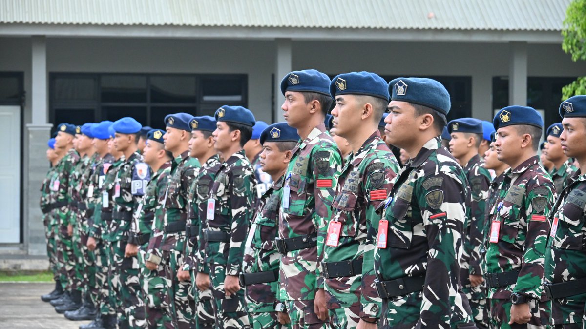 BusraAnang's tweet photo. Perkuat Disiplin dan Jiwa Nasionalisme, Lanud Anang Busra Gelar Upacara Bendera Mingguan

Pen Anb. Pangkalan TNI Angkatan Udara (Lanud) Anang Busra gelar upacara bendera mingguan yang berlangsung khidmat di Lapangan Apel Mako Lanud Anang Busra, Senin (13/4/2026). https://t.co/aa7eYux6jl