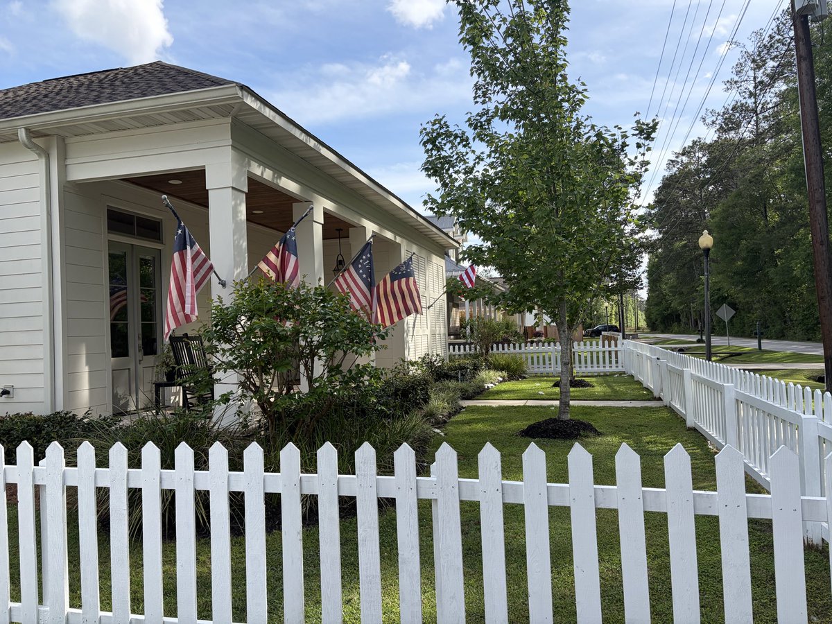 <a href="/EricLDaugh/">Eric Daugherty</a> My neighborhood is full of patriots 🇺🇸🇺🇸🇺🇸 DJT is 🔥🔥