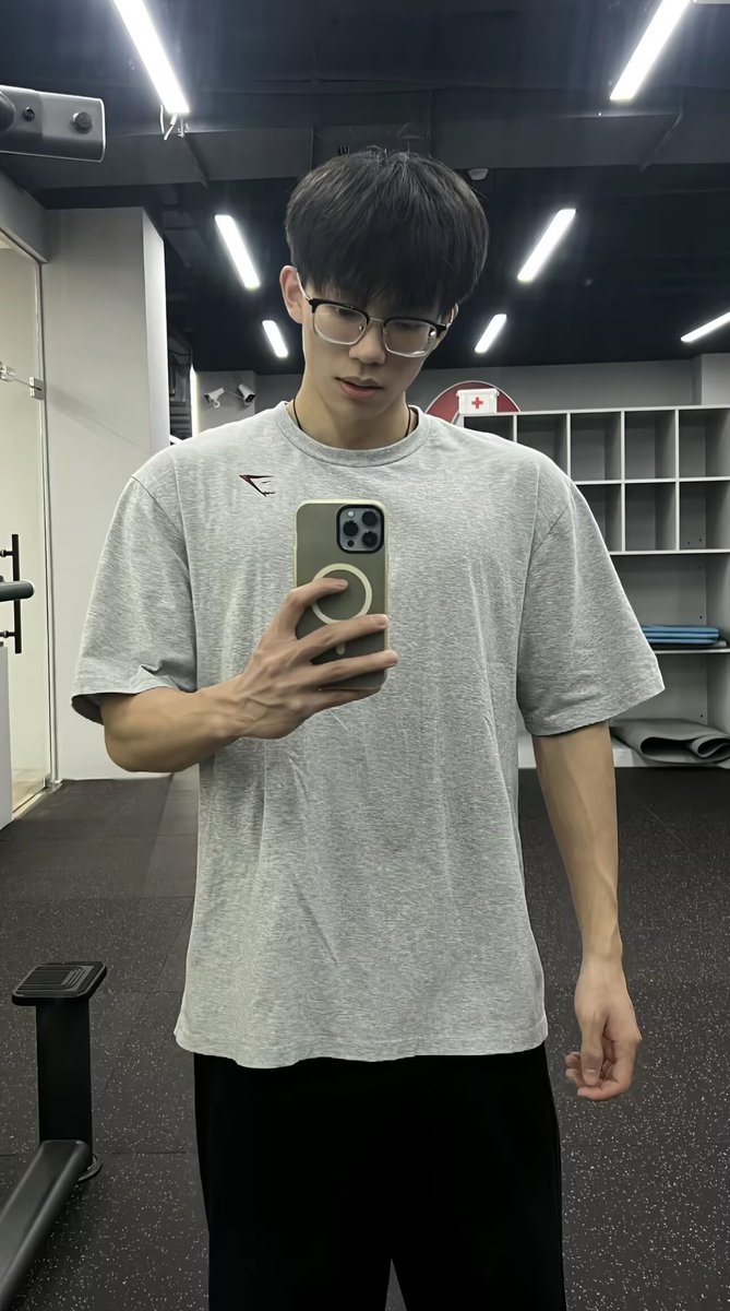 同嘉男模连锁 tweet media