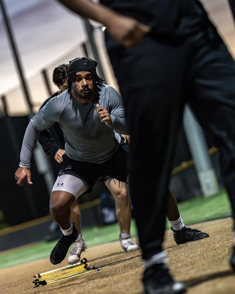 JDJamo33's tweet photo. COME GET A DAWG THAT STAYS WORKING‼️‼️ https://t.co/v1Bjc0W7PG