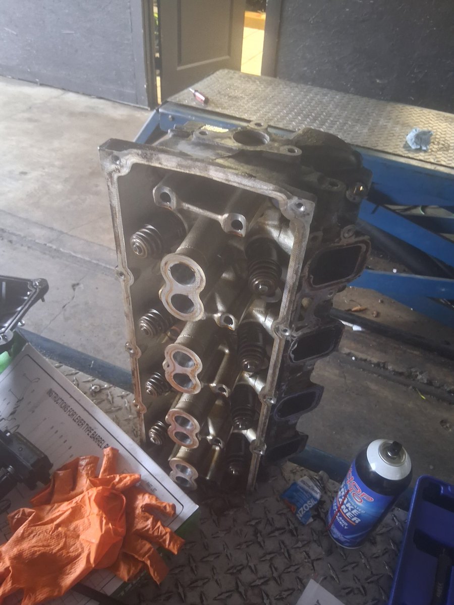 KnineKrypto's tweet image. 6.4 HEMI teardown — let’s find out what really took this motor out 💔🔧
Look like the piston started to brake inside the heads to overheating replace the motor was alot easier a job. 

#hemi #enginefailure #mechaniclife #teardown #mopar #enginerebuild #diagnostics #carproblems