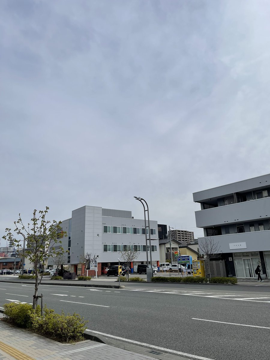 KURAKAN's tweet photo. おはよう月曜日。薄曇りだけど暖かくなりそうですね。今日も笑顔で楽しんでいきましょう♪ https://t.co/sHJlpcd4fN