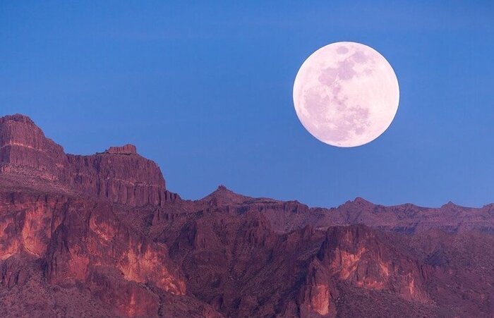 realssullivan's tweet photo. This magnificent piece of rock has managed to bring us together, might we rejoice in what we have in common and not our differences! https://t.co/Loyk48KLIt