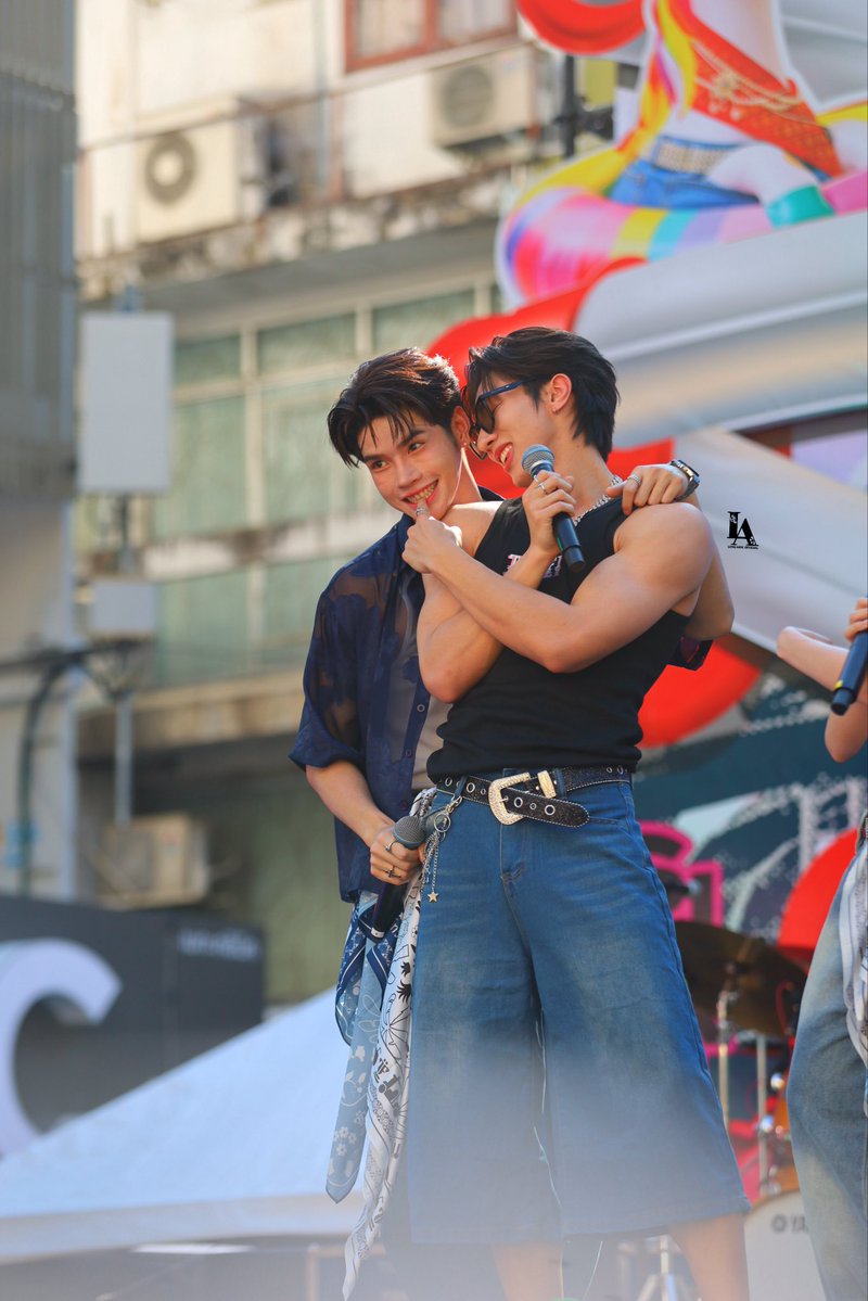 Long_Arm78's tweet image. สงกรานต์ไม่มีขัน มีแต่ฉันรักเธอ เอาไหม😘😘 ℍ𝔸ℙℙ𝕐 𝕊𝕆ℕ𝔾𝕂𝔸ℝℕ 𝔻𝔸𝕐🏖️💦

#longlee #Armchaiyapat 
#Longarm #หล่งอาร์ม