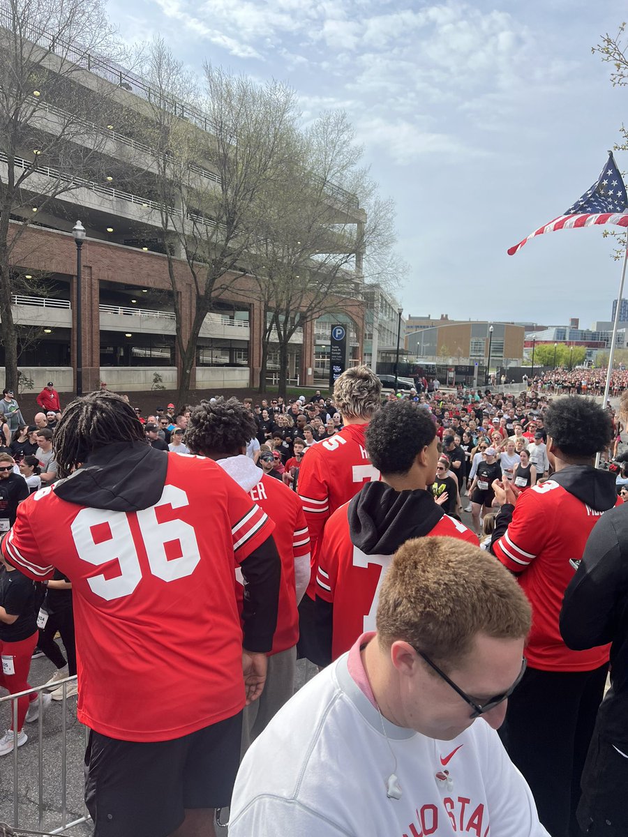 Bcarp3's tweet photo. Another great Ohio State 4-Miler in the books

So great to see so many of the current OSU athletes on stage and doing a great job with all the 12k racers @BuckeyeCruise https://t.co/51MyG6z2l8