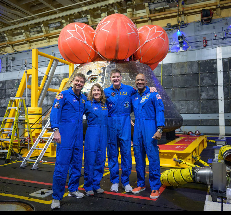 Rushmoon23 tweet media