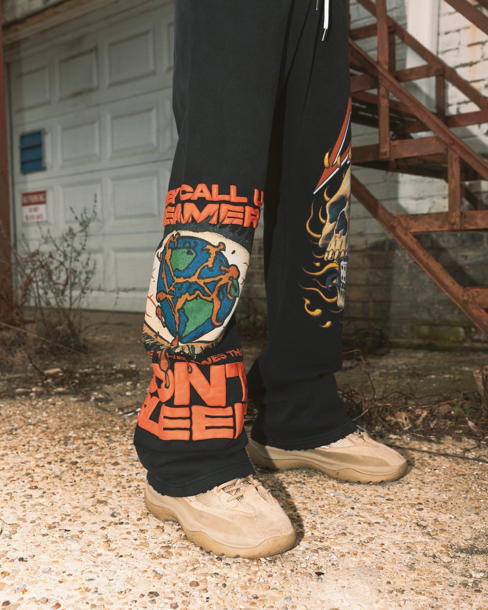 ruleofnext's tweet photo. Campus Goods LA — Valor by day. Nocturne by night. Varsity polo, zip up hoodie, sweatpants. Collegiate energy rebuilt for the underground.
Read the drop → https://t.co/5n2qt55WW2

 #ruleofnext #undergroundstreetwear #campusgoods https://t.co/d8uje6v9up