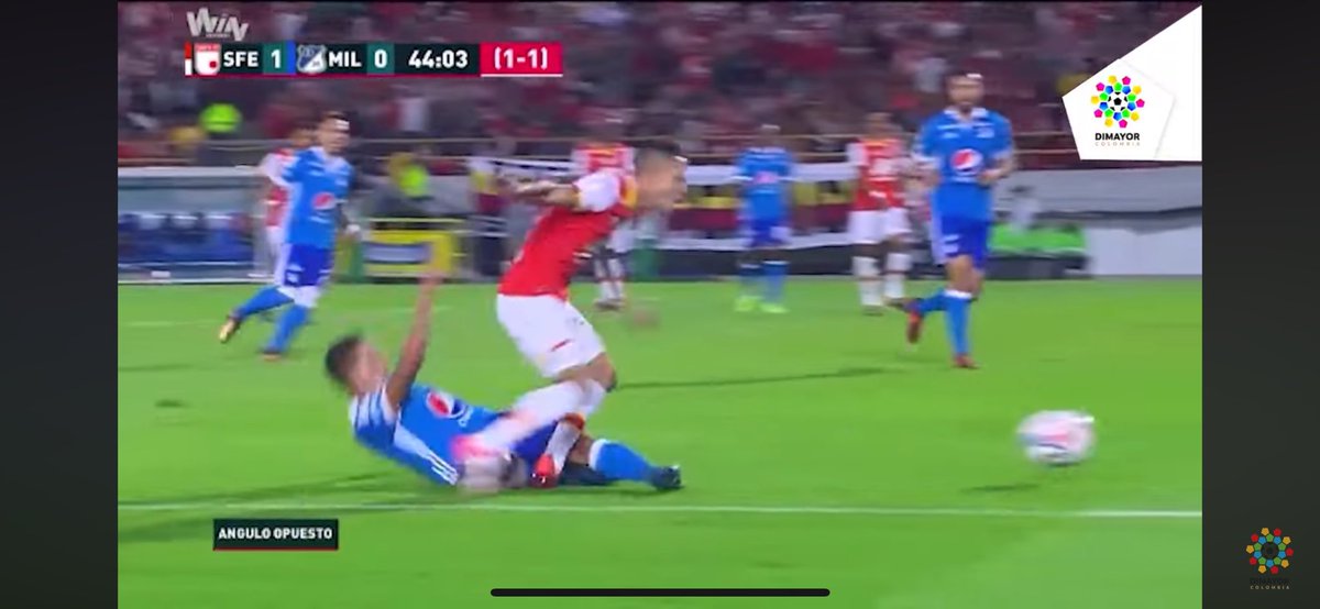 2santi85's tweet photo. @Marcela_Azul Penalazo!!!! https://t.co/7L3KUsywEl