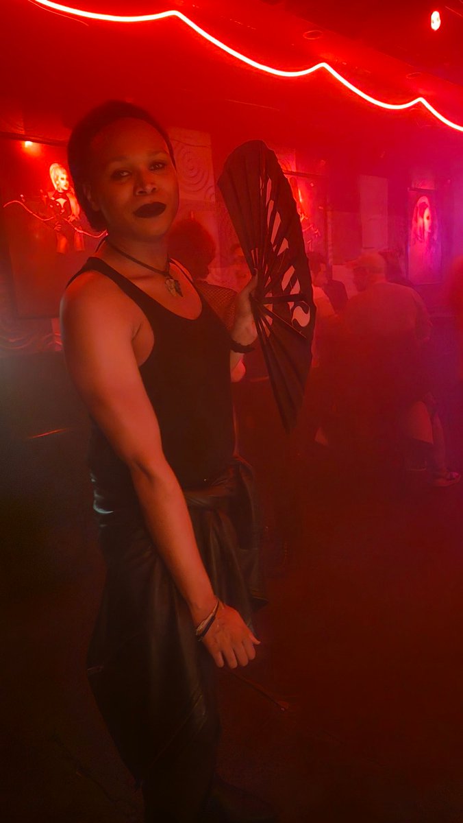 YinKinjo's tweet photo. POV: You make new Dating App accounts after transitioning and go from like 5 matches a week to over 100 in 24 hours.

Almost 12 months! Going from Male To Trans Androgynous!🥰☯️

I go by "Yin", DM to hangout! I live in Long Island City, NYC https://t.co/GQH0fyytXp