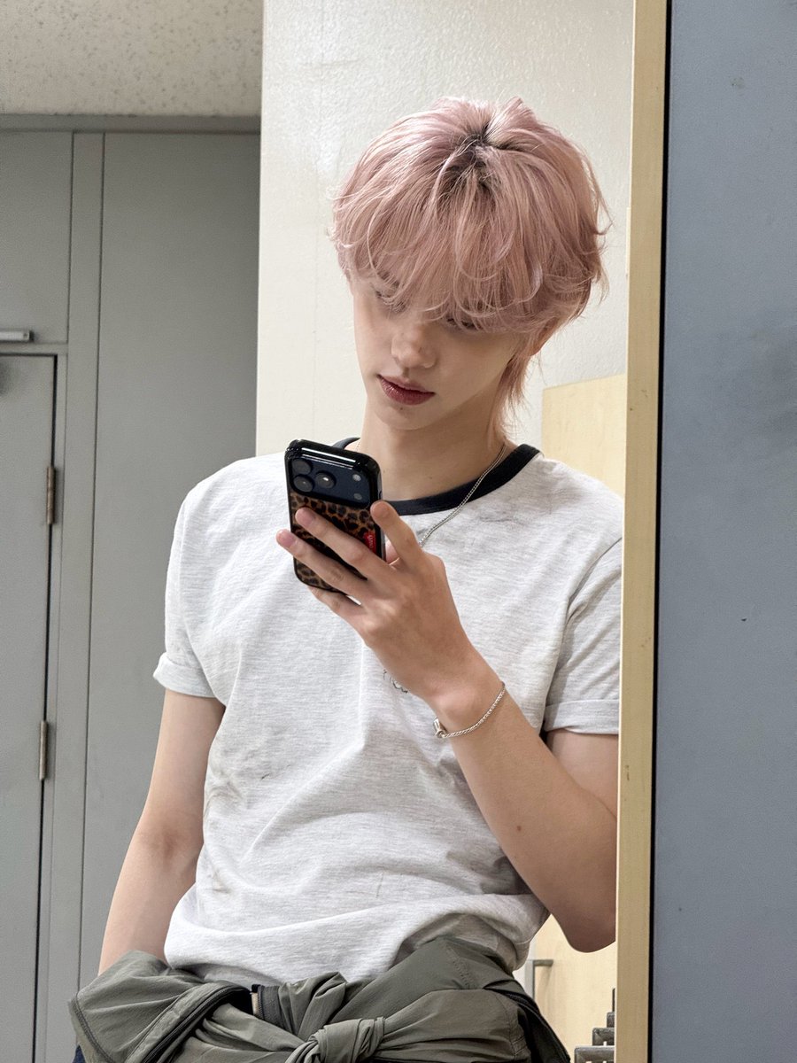 junghwan tweet media