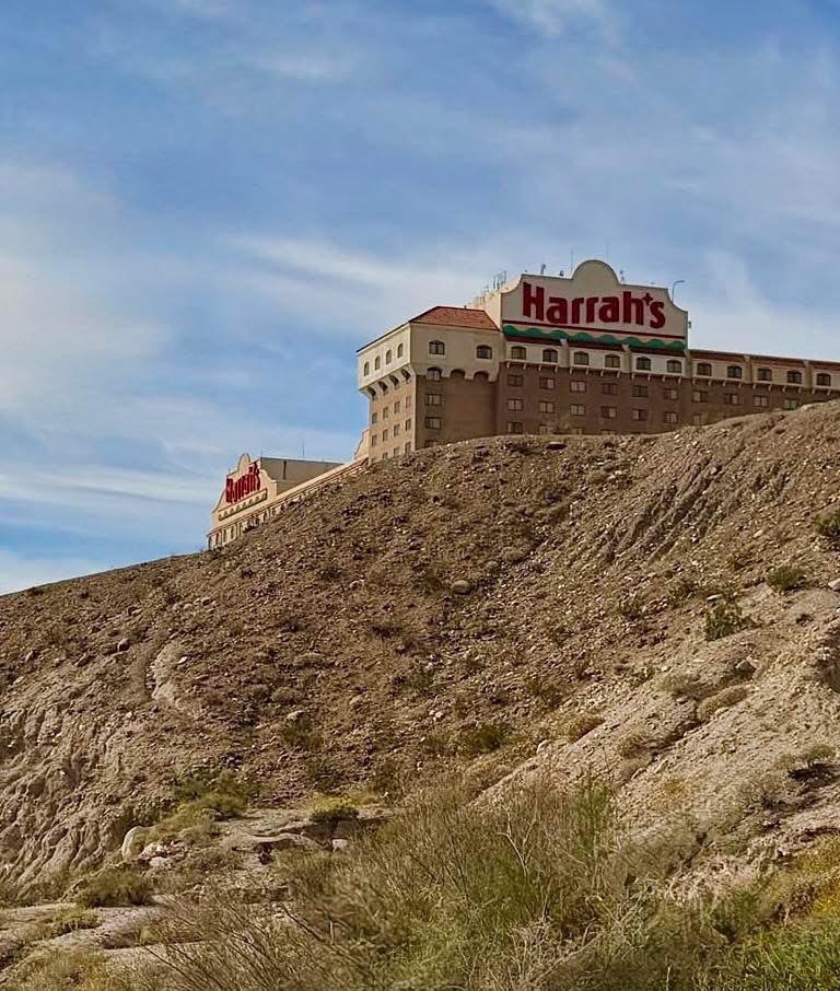laughlinbuzz's tweet image. Beyond the end of the Laughlin Riverwalk.

And Stairs to take as a “shortcut” walking to Harrah’s.  

#Laughlin