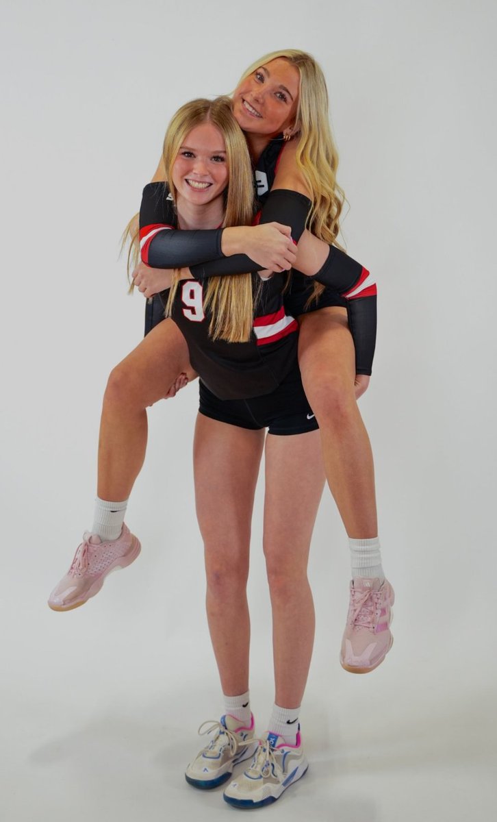 Robin186930's tweet photo. JV volleyball bops https://t.co/J3UfIKzA7T