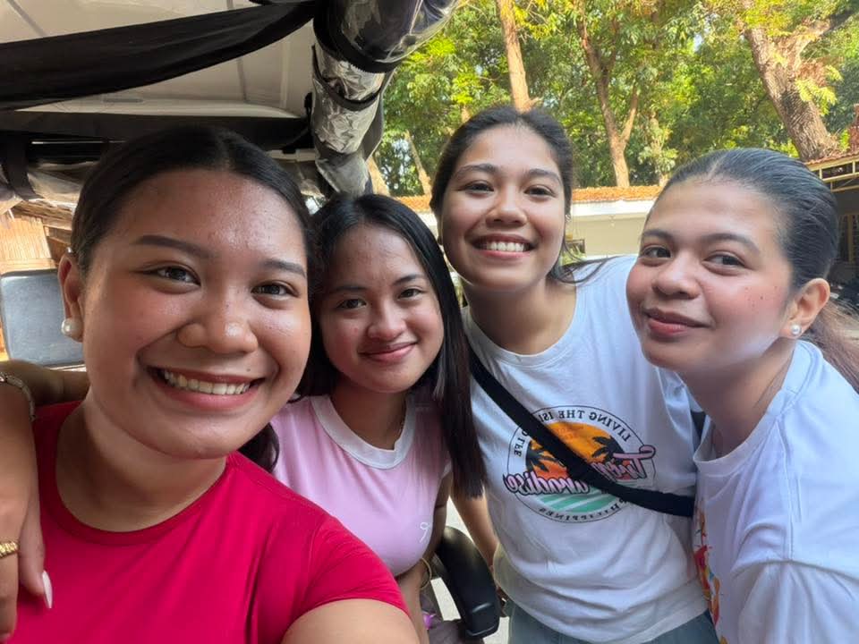 adhara_h07's tweet photo. This kind of company no drama, no toxicity, just pure chikas, endless laughs, random jokes, and good vibes all day. No pressure, no stress just real moments with genuine people. Even the simplest hangouts turn into the best core memories we’ll always look back on and laugh at. 💫 https://t.co/ojfTU0a18T