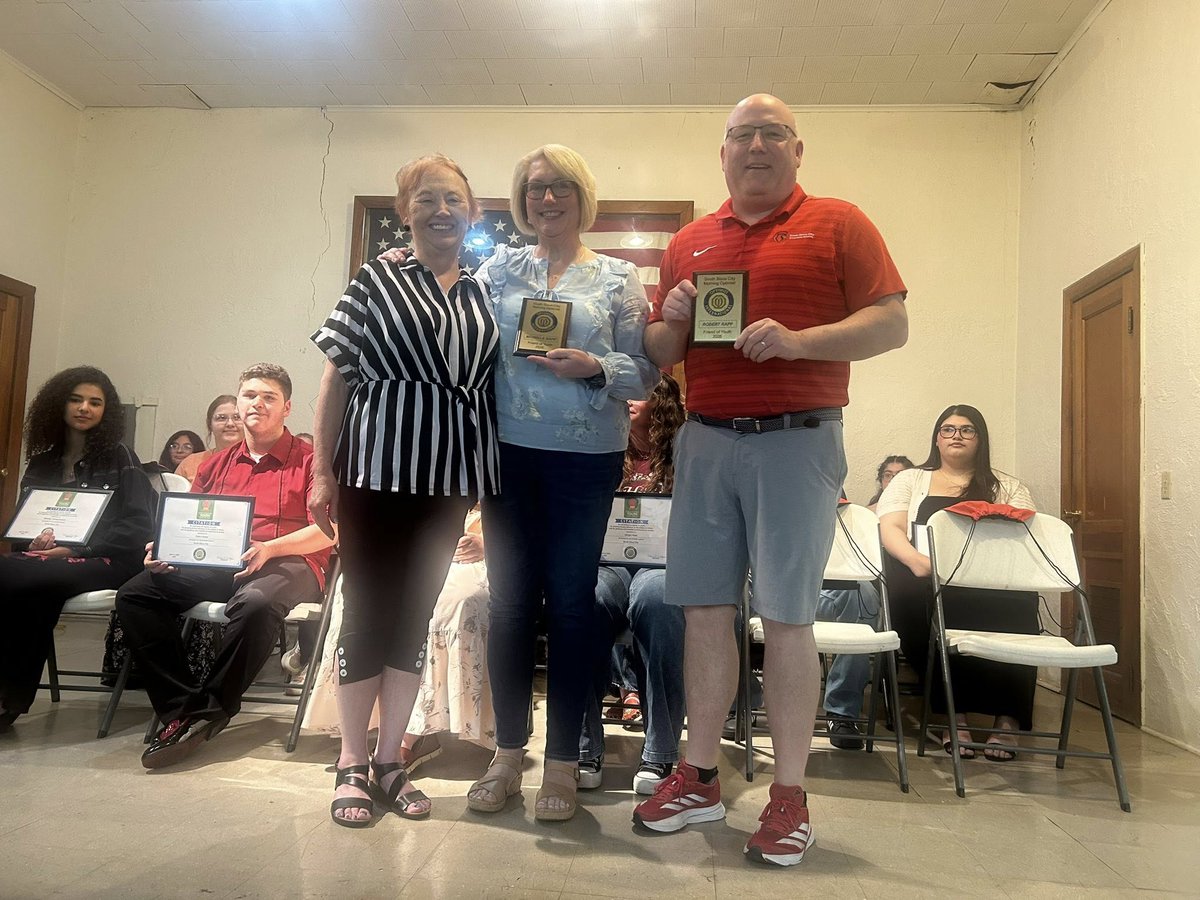 SSCcardinalNews's tweet photo. A great night for SSC!
19 outstanding students honored and Robert & Michelle Rapp recognized as Friends of Youth.
Thank you to the SSC Optimist Club and Dr. Ortega for an inspiring message.
#WeAreSSC #CardPride #GoCards https://t.co/aT17HSo4mR