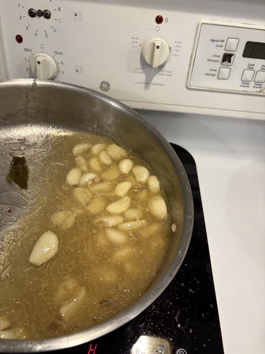 lcs820207's tweet photo. めちゃくちゃ美味そうな残留物がてにはいった。完成した肉もめちゃくちゃ美味い... https://t.co/VtKULhT8On