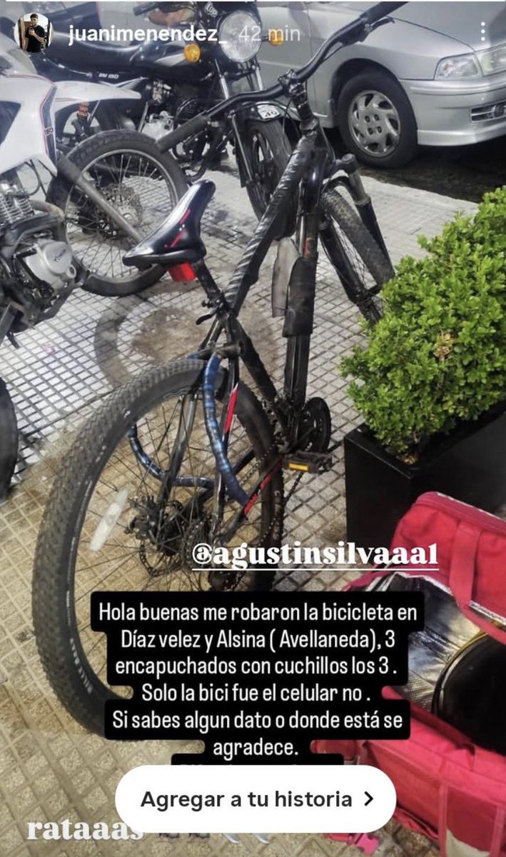“Hola, me robaron ayer a las 22 hs está bicicleta repartiendo en pedidos ya en #Avellaneda”