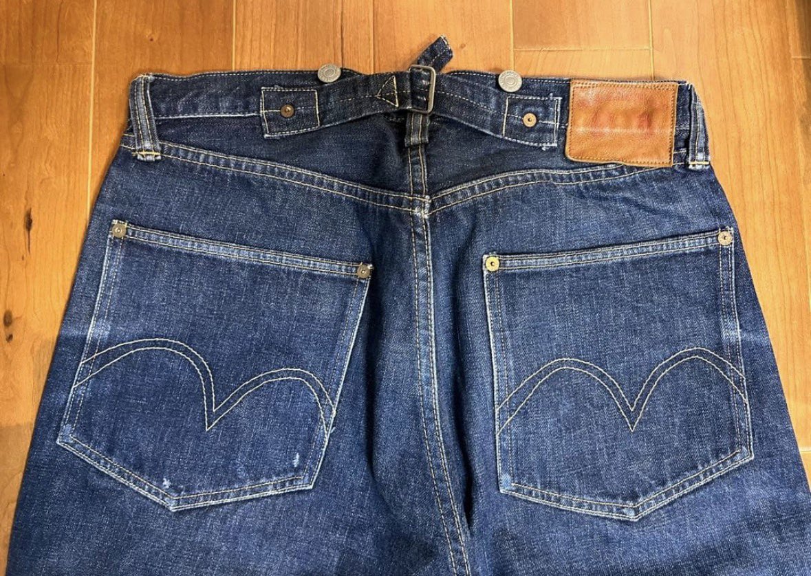 SU1EpFOktCDdNao's tweet image. #アメカジ
たまにチョイチョイ出てきます、フルカウント20周年モデルの1922、W31、23500円、
コイツはマジでヤバいです、
凄いビンテージ的質感、
ビーフジャきる革パッチ、
今やありえないアーキュエイトステッチ、
縦落ちバリバリ、
僕のは売ってるのより育った状態で19500円だったか、