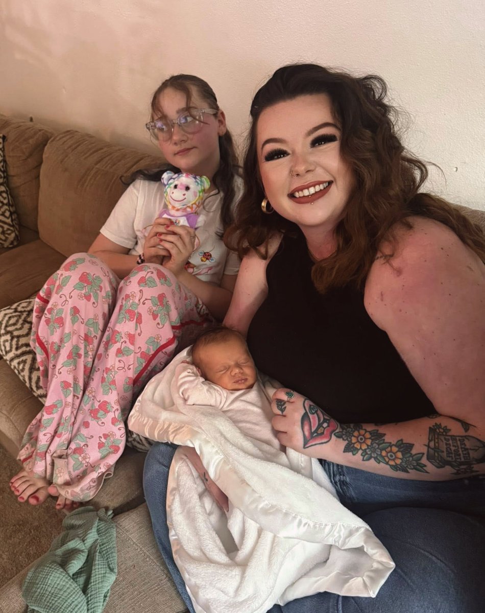 muhreenuhh's tweet photo. Got to meet my new baby niece yesterday while celebrating my other nieces 10th birthday. The fact that @papaxsmokie and I have been best friends for 22 years and here we are, blows my mind. Love you and your family to the ends of the earth skater!!! https://t.co/bYUO8I8HRz