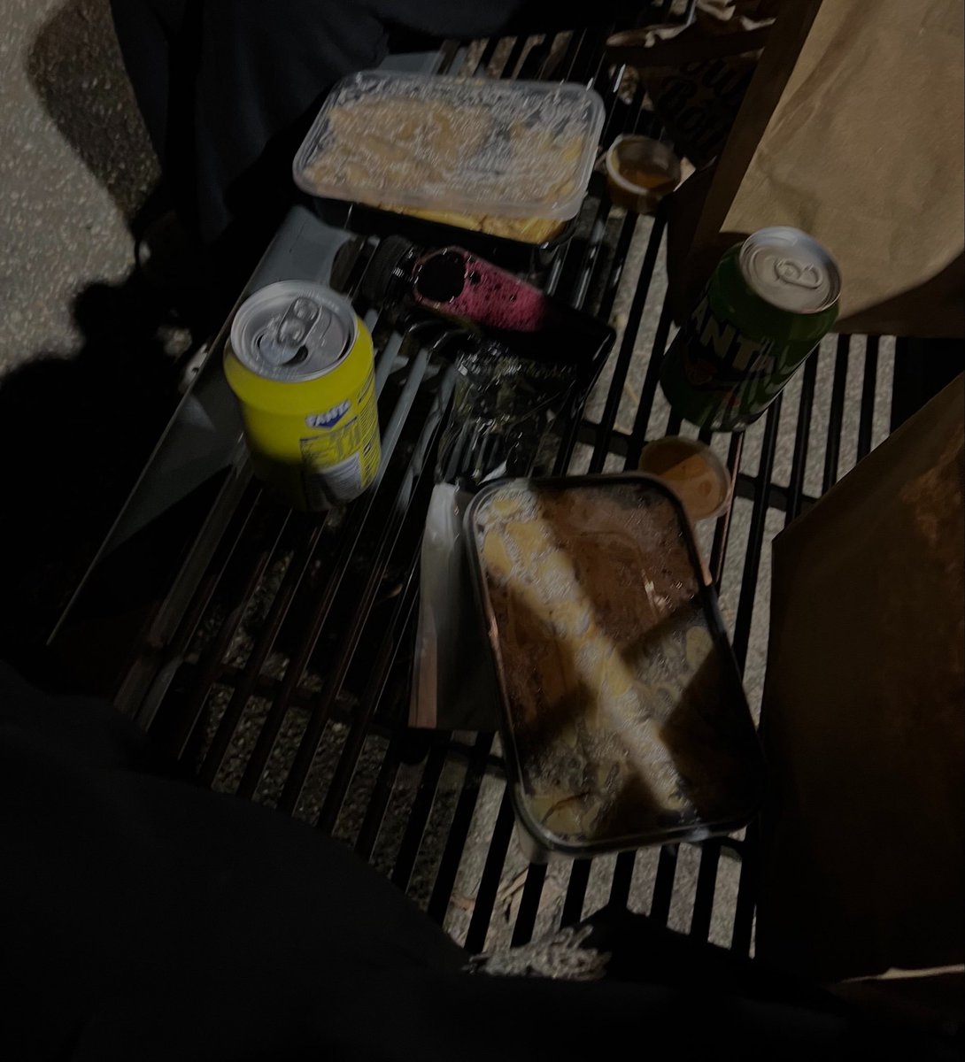 Userr_Less's tweet photo. Je lui ai dit que je commençais à être triste, du coup on est sortis pour que je puisse me plaindre🤭 #perfectDate https://t.co/BcVjC0plHd
