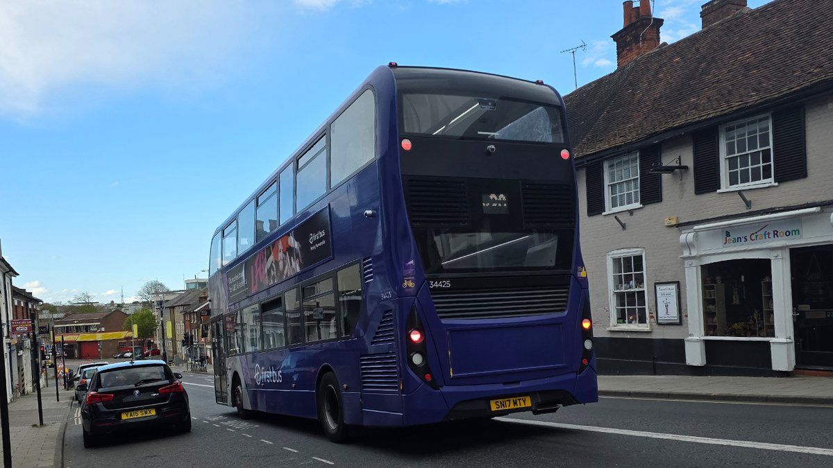WillsBusSpot's tweet photo. #FirstTransfer 11/04/26
With the increased PSVR needed for the 375 route that starts tomorrow, First Colchester have received Ex First Chelmsford Enviro 400 MMC 34425 SN17 MTY. One of two to transfer during the week, looking very smart yesterday at the bottom of North Hill. https://t.co/Qf5vPD4Eh6