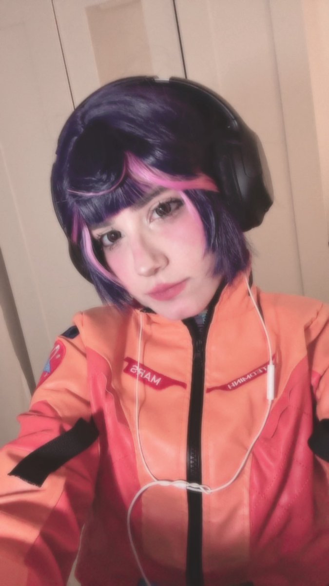 Auryx____'s tweet photo. Hoy Juno ha jugado drives con Juno en directo (mañana también)  #overwatch #cosplay https://t.co/8mzyRijiIW