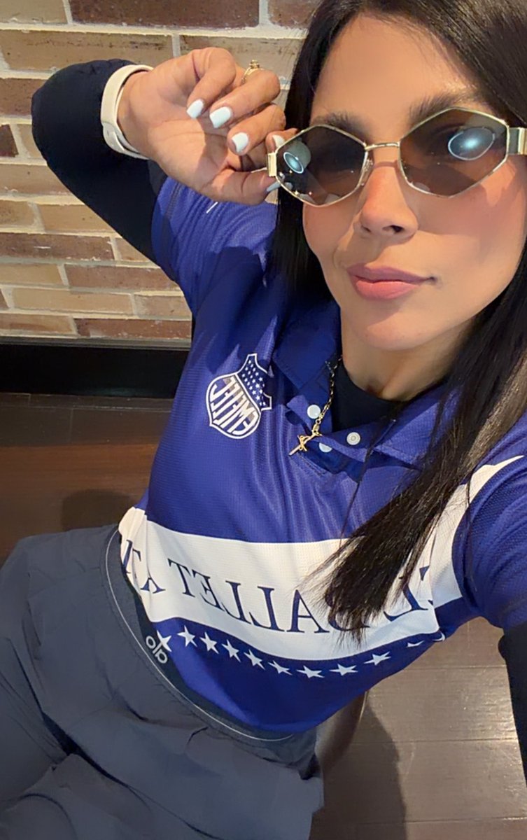 TatianitaP87's tweet photo. NOS VAMOS APOYAR AL BOMBIIII…💙⚡️🙌🏽

A todos lados como me lo enseñó mi viejo.. 🔥

#Emelec #ChePerez https://t.co/f66KxJOWoa
