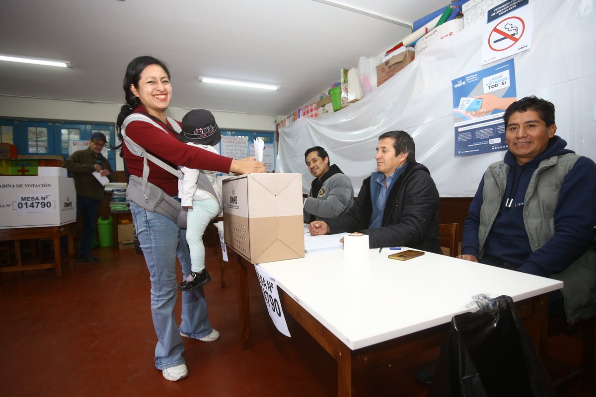 JNE_Peru's tweet photo. ¡Garantizamos la transparencia y la legalidad de las #EG2026🗳️! 

✅Los fiscalizadores del JNE continúan supervisando el desarrollo de la jornada electoral en los locales de votación del #Cusco. https://t.co/fsh8uyb3CM