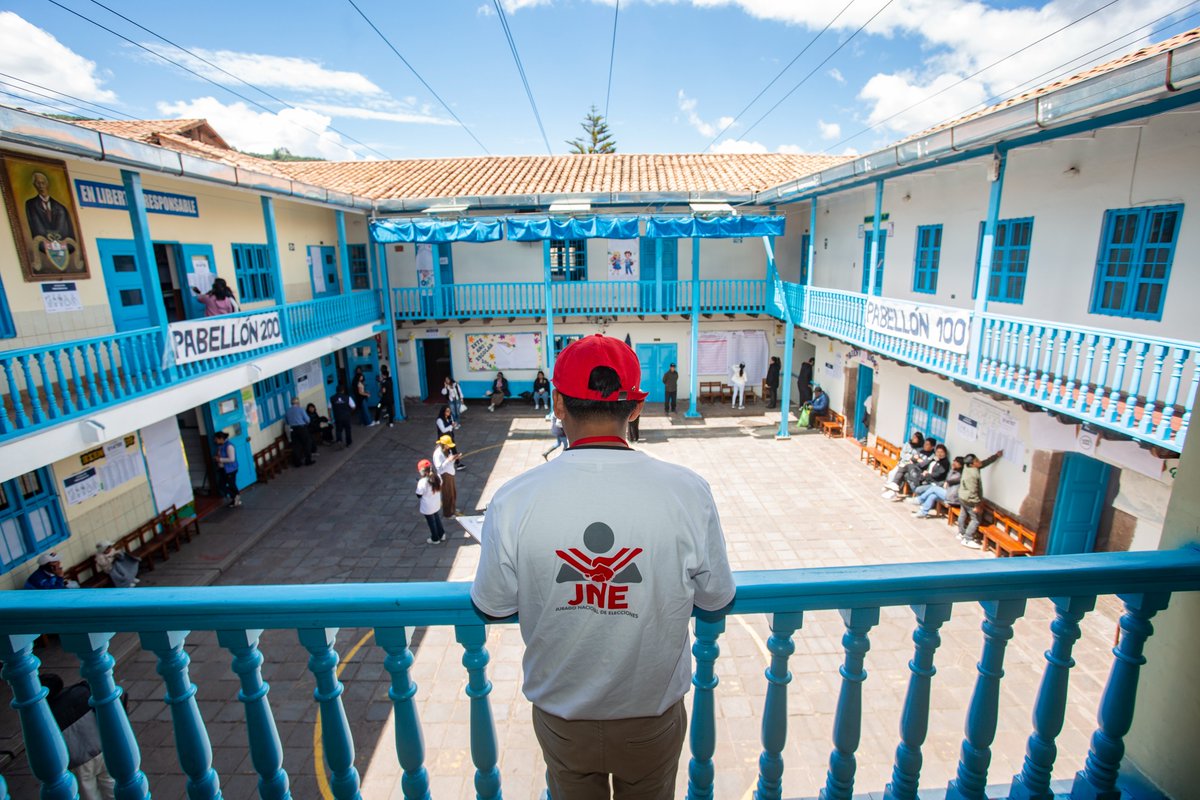 JNE_Peru's tweet photo. ¡Garantizamos la transparencia y la legalidad de las #EG2026🗳️! 

✅Los fiscalizadores del JNE continúan supervisando el desarrollo de la jornada electoral en los locales de votación del #Cusco. https://t.co/fsh8uyb3CM