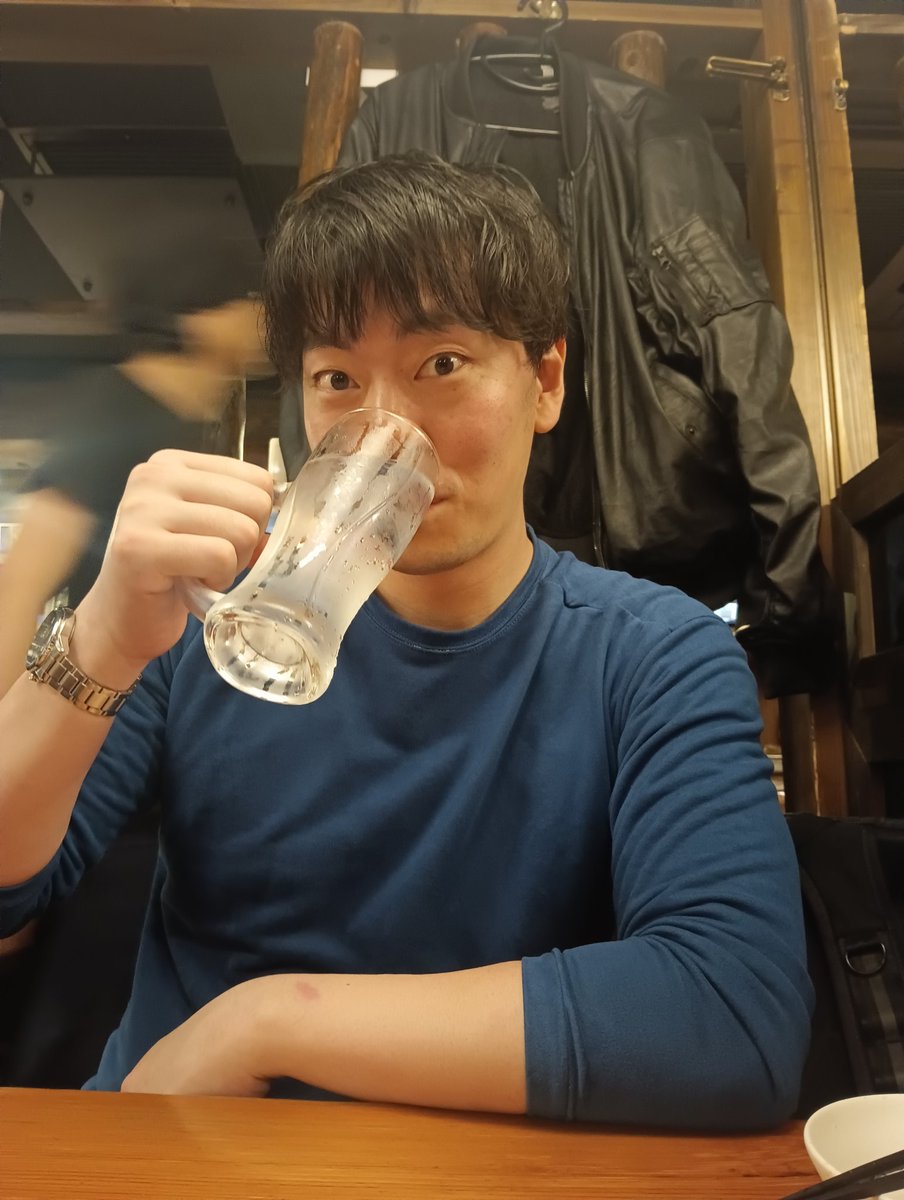 最近、呑んでる志村です☆彡。

1枚目　スタジオにて。
2枚目　真剣な中山くんと。
3枚目　大好きなポテトと志村
4枚目　松田でございます。