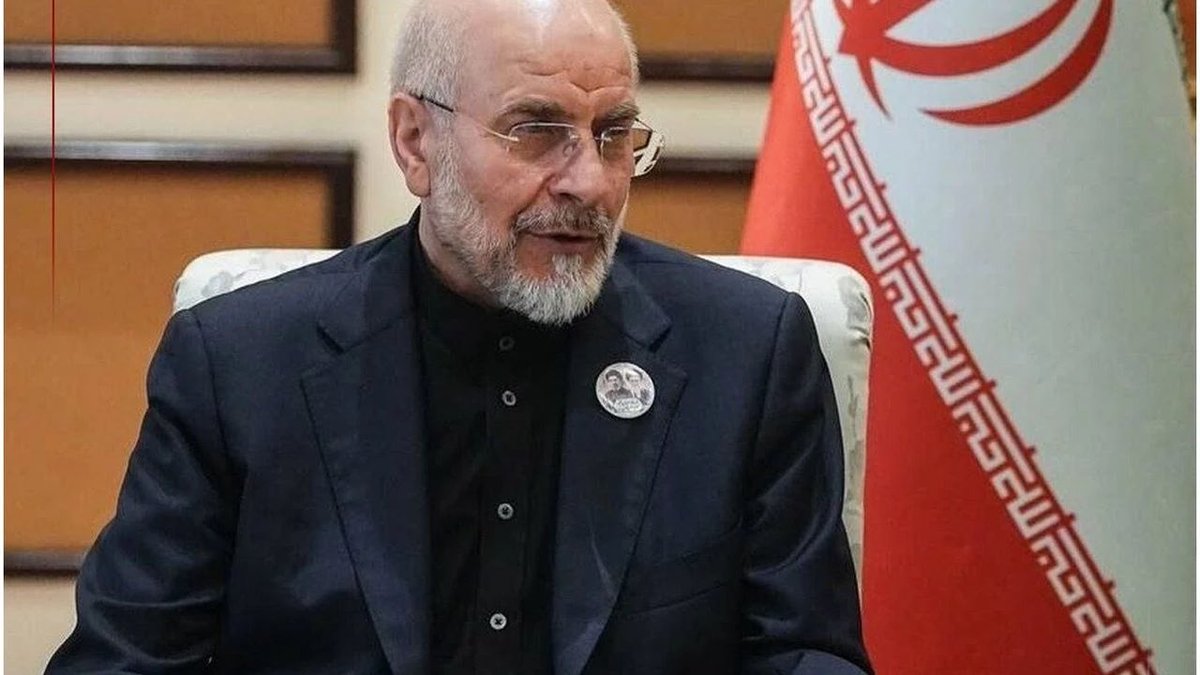 MuammerAydin_25's tweet photo. Öyle sade, sıradan ,lüks ve şatafattsn uzak ve mütevaziler ki, sokakta görseniz onları, memur emeklisi, cami cemaati sanırsınız onları...

İran Meclis Başkanı Ghalibaf O... Bilgi küpü adeta...

İlim, akademik kariyer, Savaş uzmanlığı... Dahası, uçak kullanabilen bir Pilot! https://t.co/kGULFBRWxY