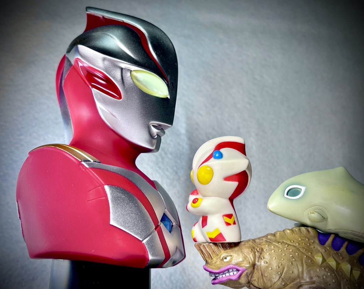土曜日にお迎えした クロー持ちジードと ウルトラマンメビウス胸像
