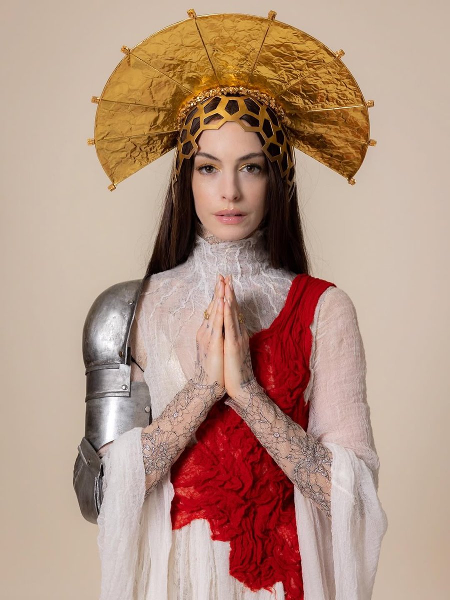 Anne Hathaway Crave tweet media