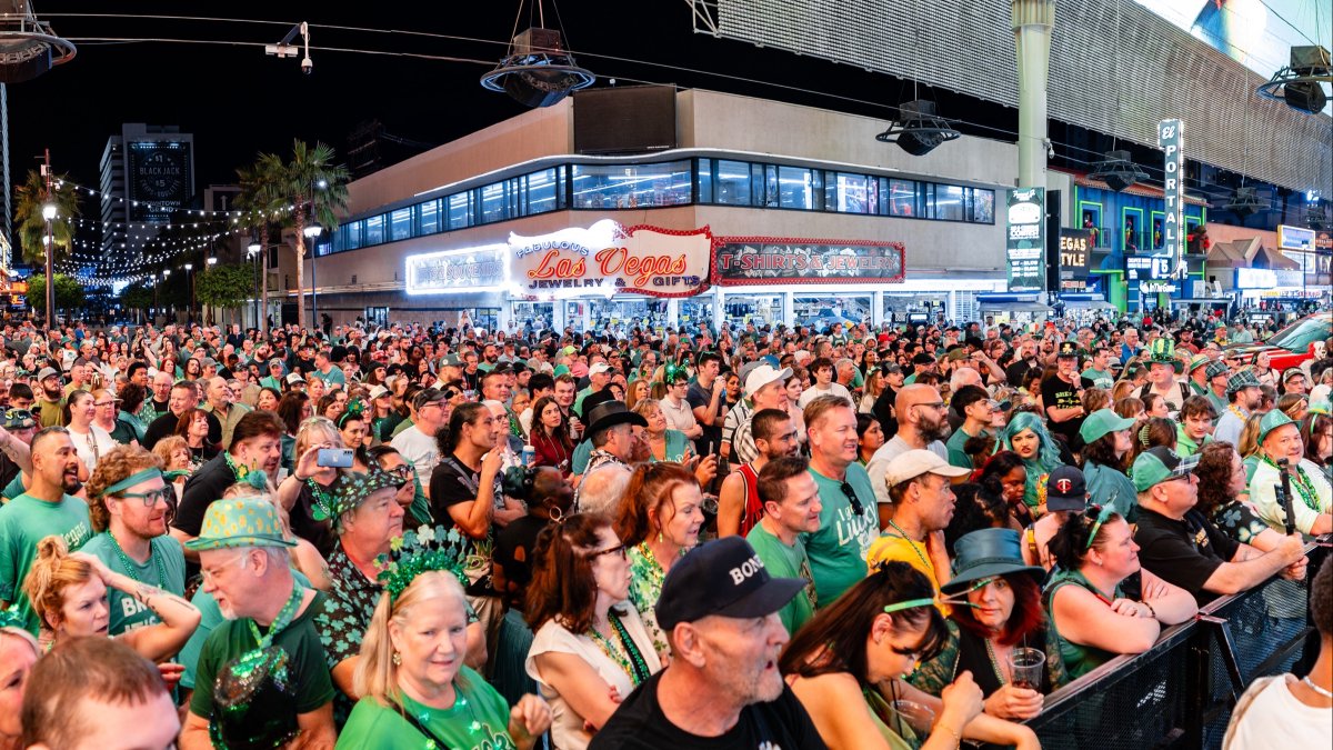 theDlasvegas's tweet image. Last month’s #StPatricksDay memories at the 3rd St. Stage are worth a pot of gold! 🌈🍀

#theDLasVegas #DTLV @FSELV