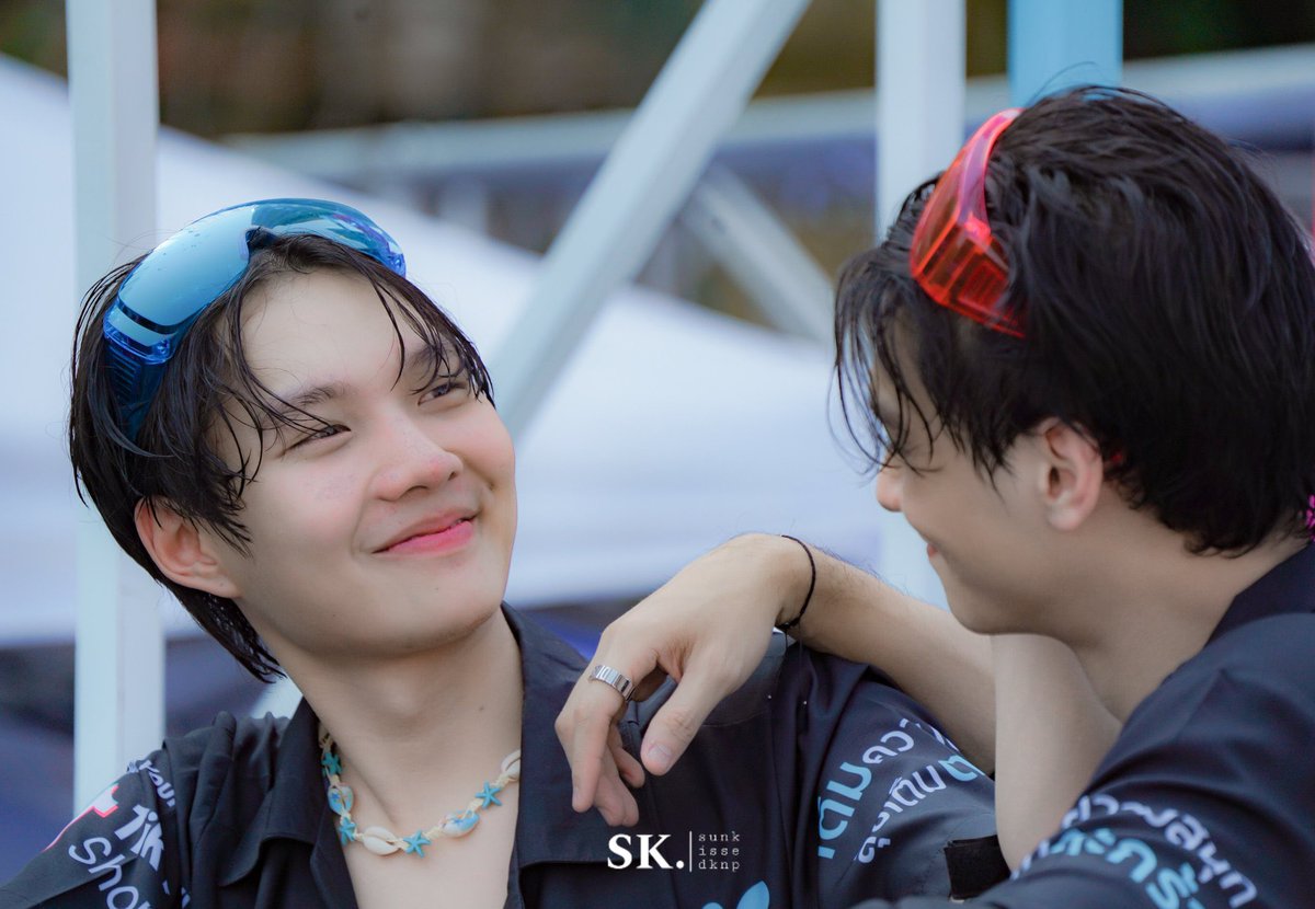 eli 🐝 tweet media