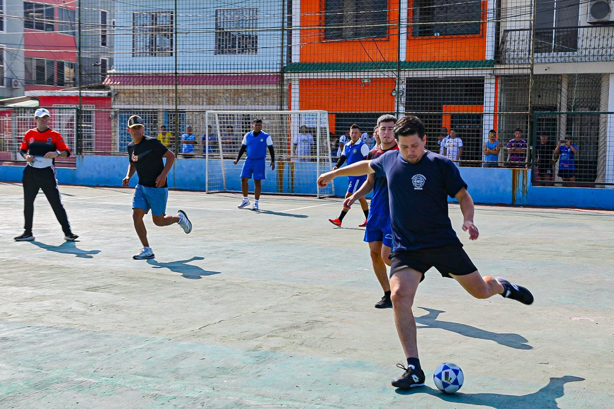 BomberosDuran's tweet photo. ¡La gloria es nuestra! ⚽🔥 Felicitamos a nuestros bomberos por ganar el Torneo Interinstitucional en una final vibrante ante el GAD Municipal.
Disciplina, unión y resistencia física: valores que nos definen dentro y fuera del servicio. 🚒🏆
#Abnegaciónydisciplina #CBMCD https://t.co/ZvHuhU1VtD