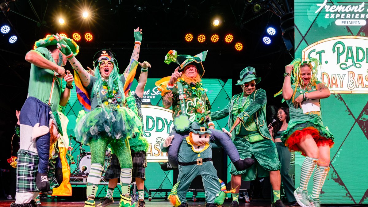theDlasvegas's tweet image. Last month’s #StPatricksDay memories at the 3rd St. Stage are worth a pot of gold! 🌈🍀

#theDLasVegas #DTLV @FSELV