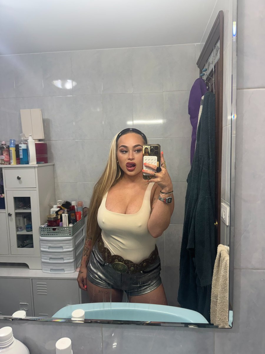 goddessmeyy tweet media