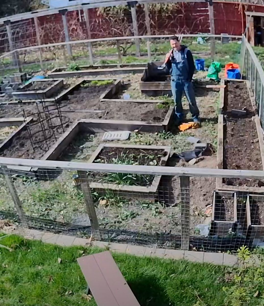 DanJKroll's tweet image. This is what goes on Beyond the Gates of Kroll Manor. Far less glamorous than Fairmont Crest. #BeyondTheGates #BTG